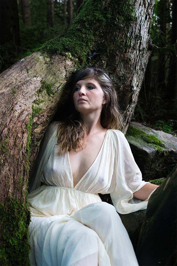 f_mensch_frau_bach_IMG_1897