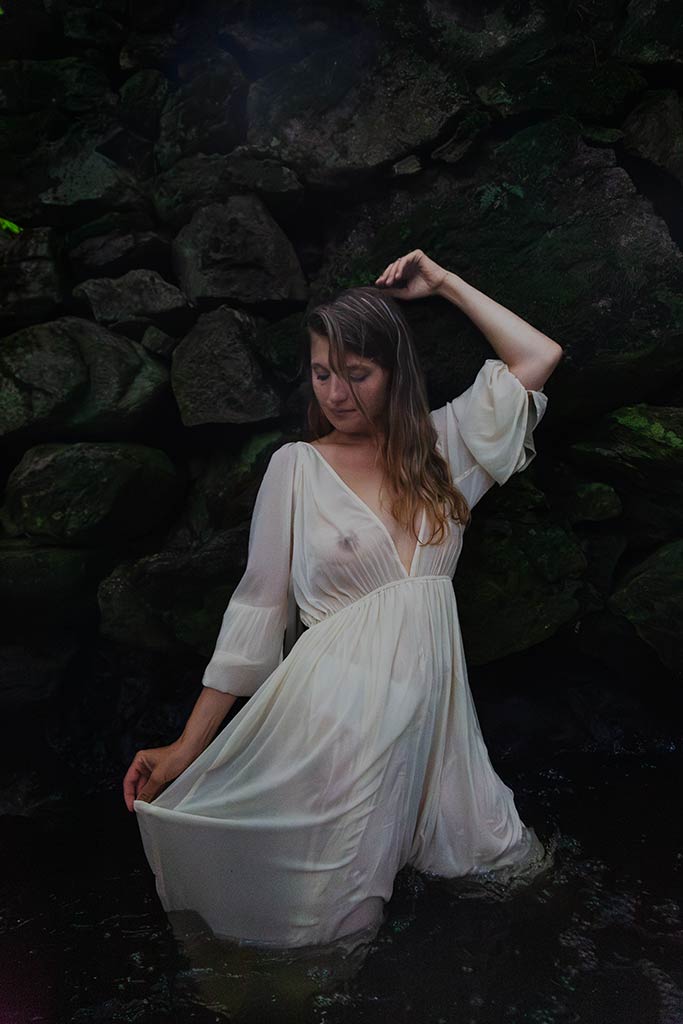 f_mensch_frau_bach_IMG_2233